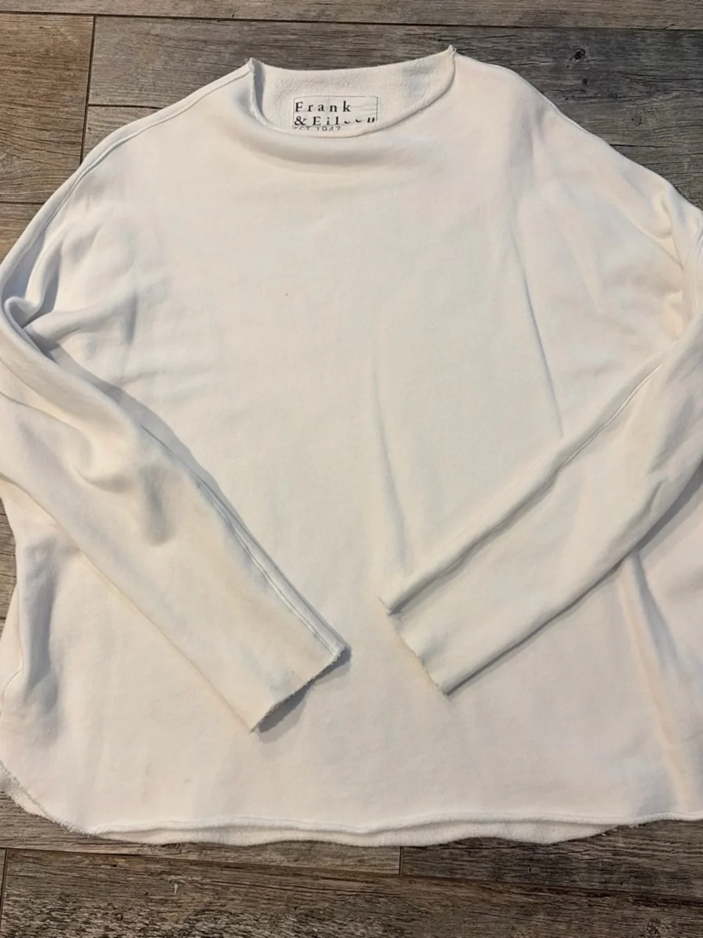 Frank & Eileen pure white  raw edge sweatshirt Perfect! 🤍 Sz L